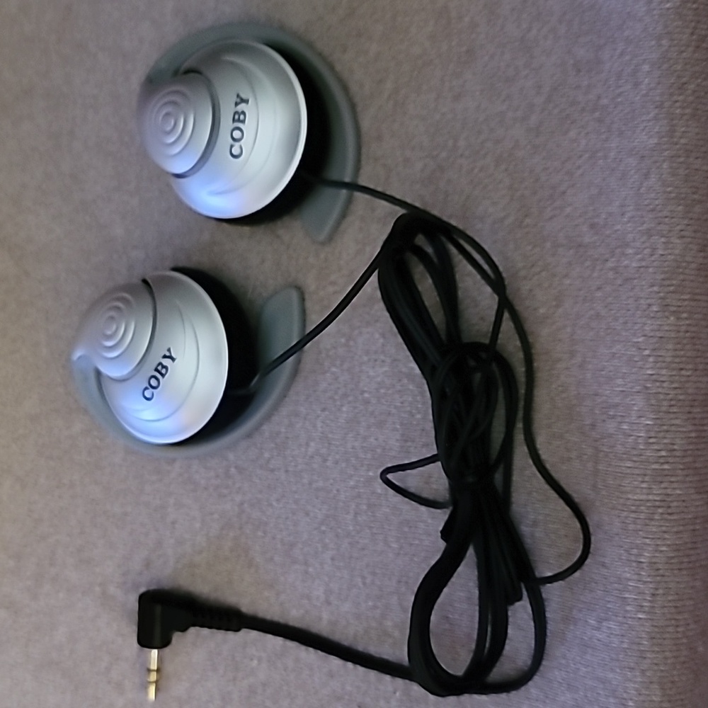 UNIQUE WIRED COBY EARPHONES- STAYS PUT